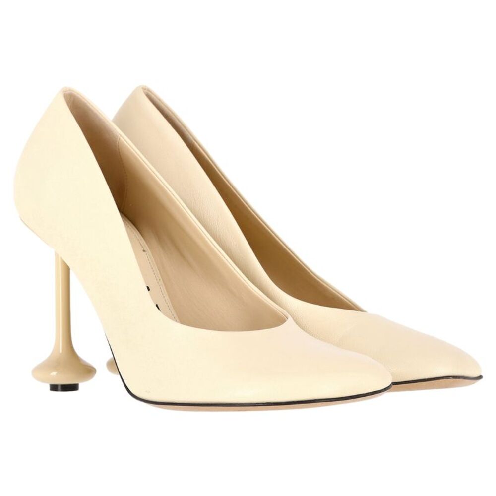 Loewe Toy 90mm Sculpted-Heel Pumps in Cream Calfskin Leather - Picture 4 of 6